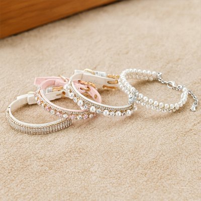 Collier chien Strass Durable & Confort - présentation de 4 coloris rose, beige et blanc, modèles perles, cristaux et strass - Galaxie Des Chiens